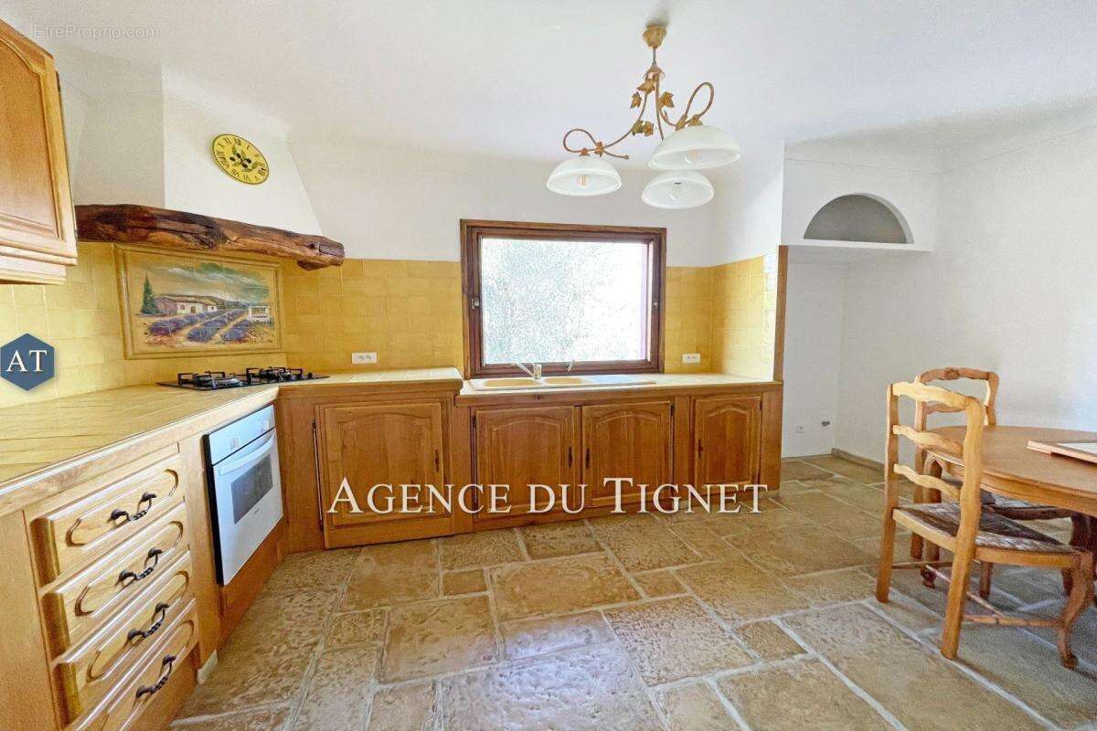 Appartement à SAINT-CEZAIRE-SUR-SIAGNE