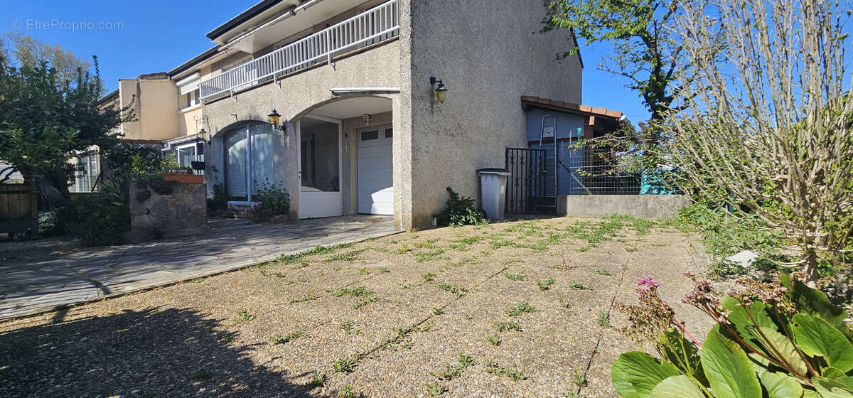 Maison à CHARMES-SUR-RHONE