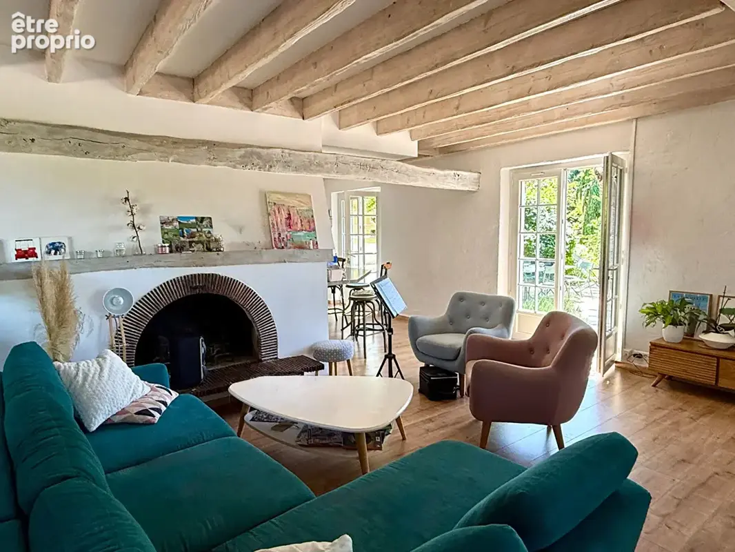 BUSSET / Maison type Longère entièrement rénovée - Coup de coeur assuré ! - photo 2