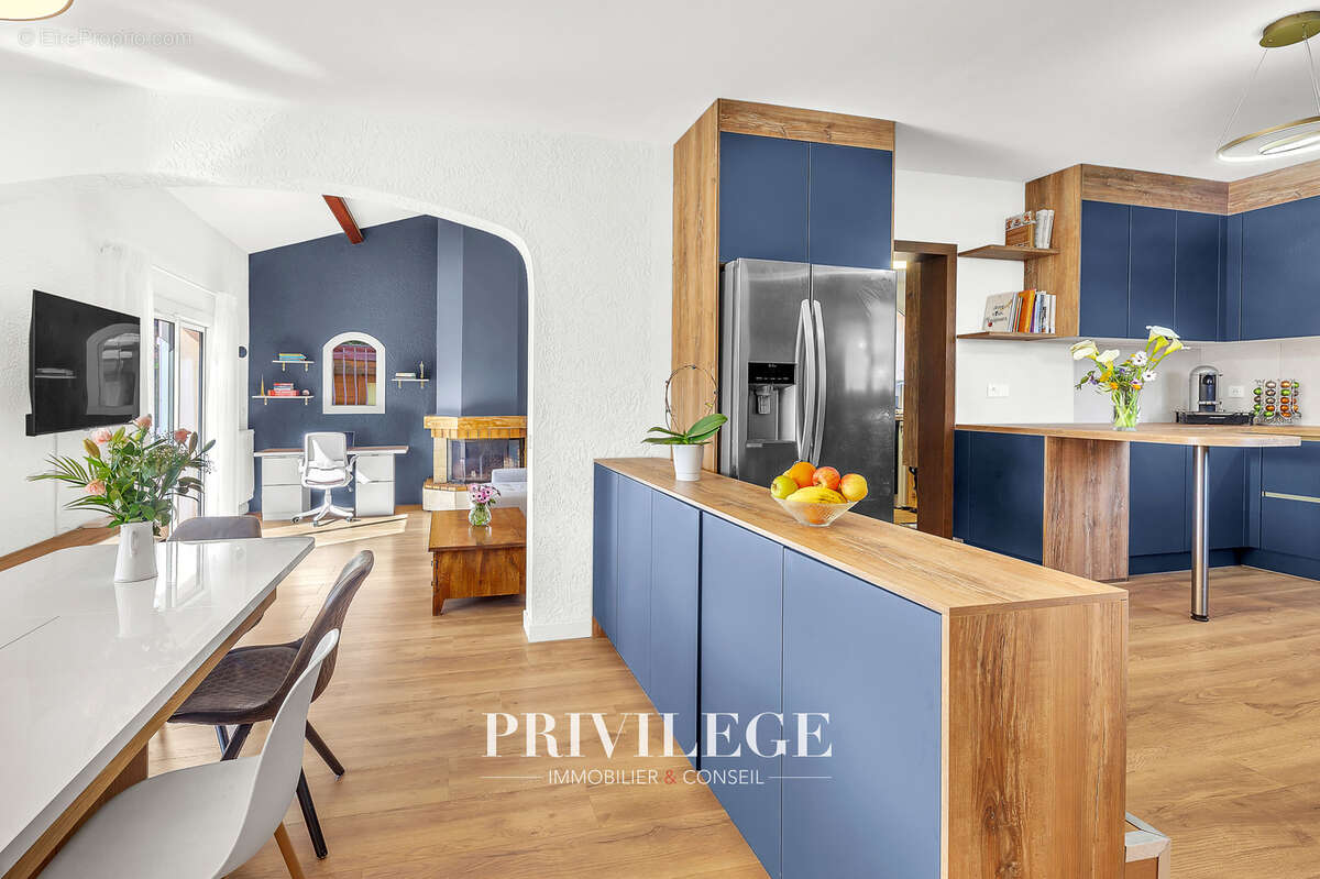 Maison à LA ROQUETTE-SUR-SIAGNE