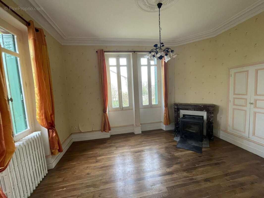 Maison 153 m² à Saint-Astier  - photo 6