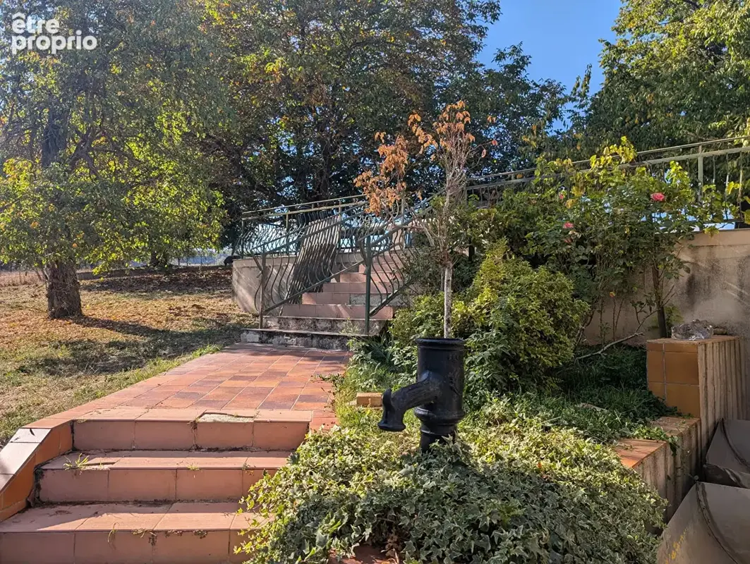 PONT SUR MADON - Maison familiale - 201.5 m2 - 5 Chambres - Vaste terrain - photo 11