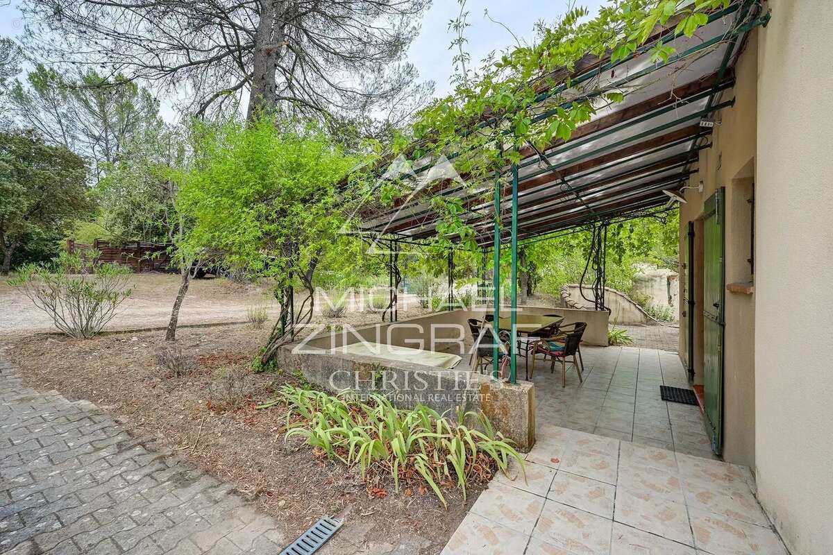 A 14 km d'Aix en Provence, maison familiale avec deux logements, oliveraie - photo 3