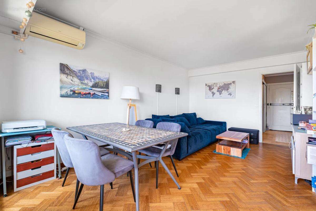 Appartement à MANDELIEU-LA-NAPOULE