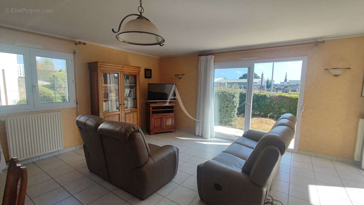 Maison plain-pied 138m² au coeur du Poiré-sur-Vie : volumes, potentiel et emplacement privilégié - photo 6