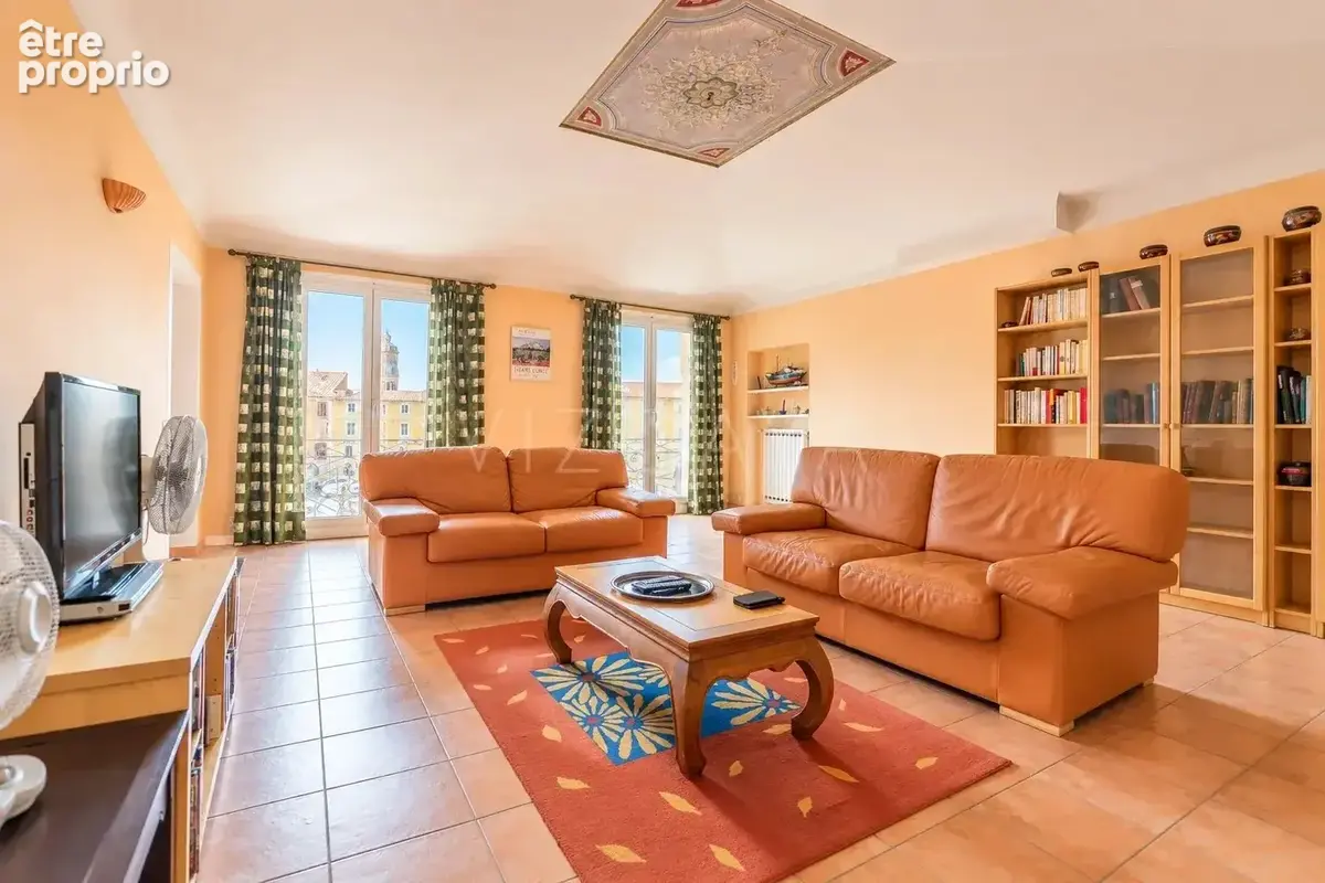 Nice port – place garibaldi dernier étage – vaste terrasse – 200 m² habitables - photo 10