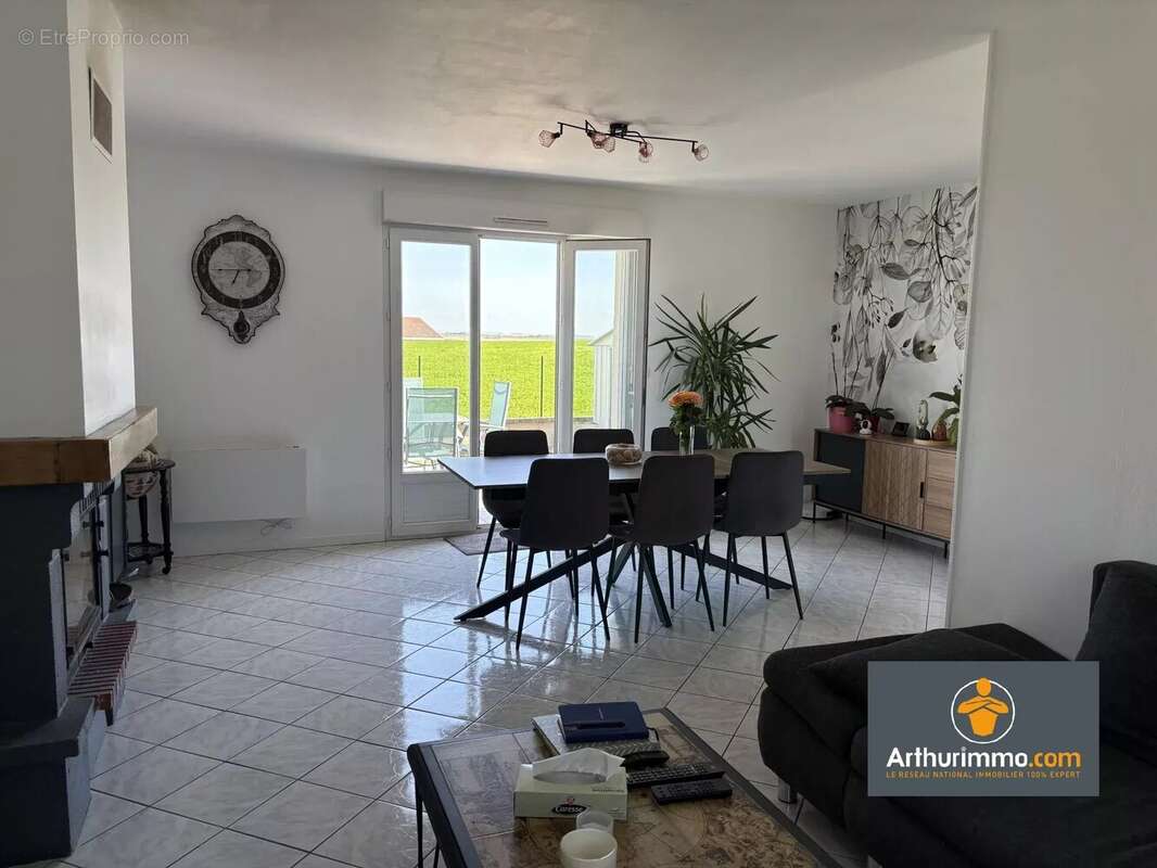 Maison à NEUFCHATEL-SUR-AISNE