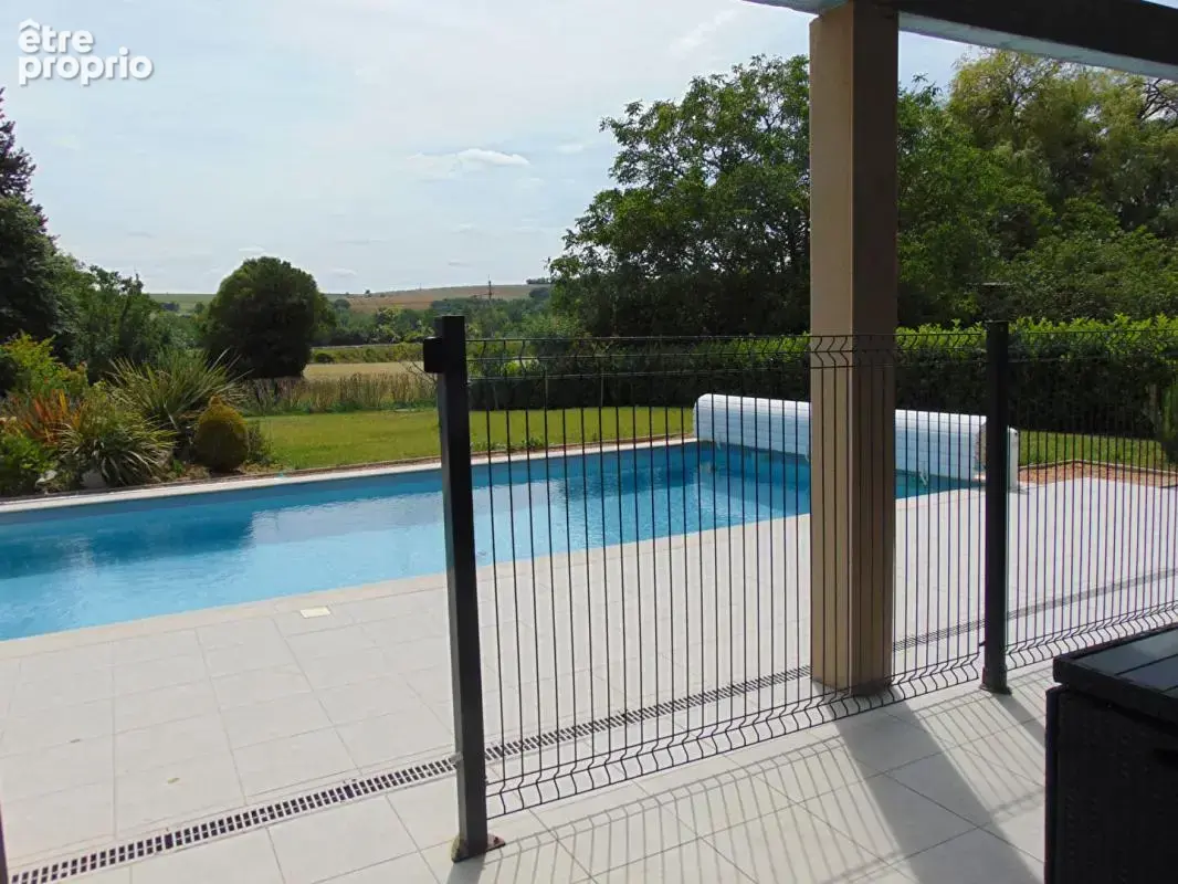 Au 31290 Belle villa sur grand terrain  avec piscine - photo 12