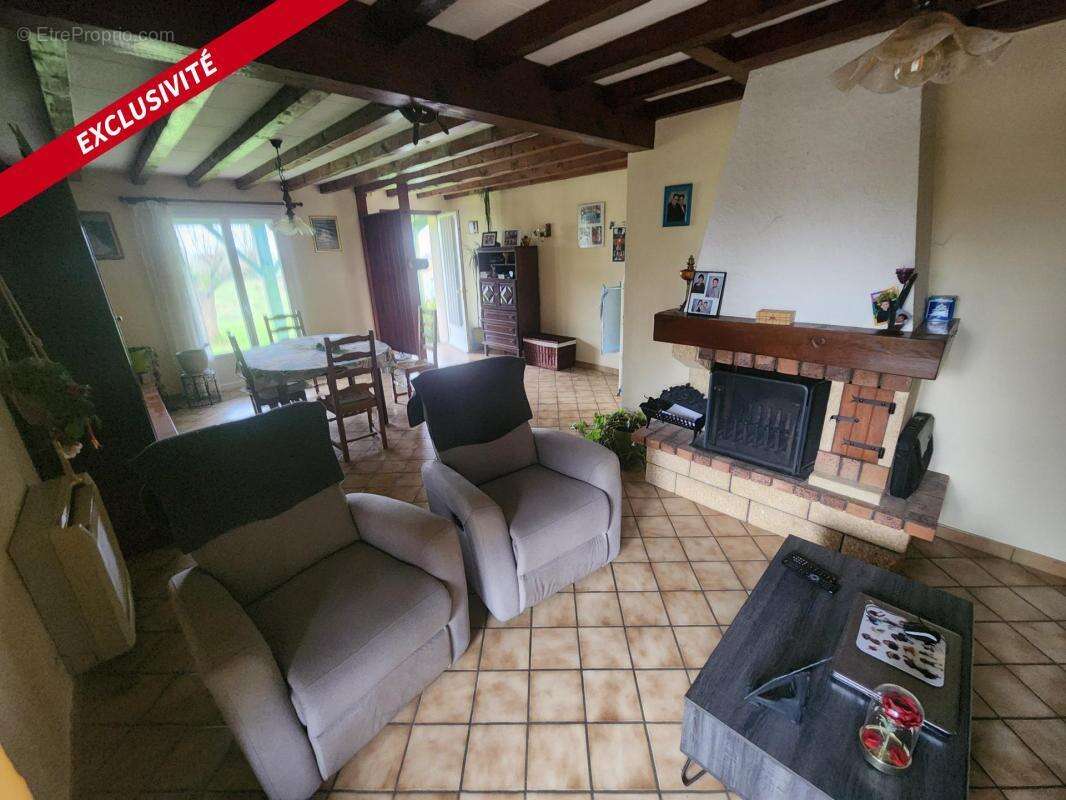 Maison à PRIGNAC-ET-MARCAMPS