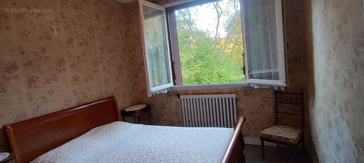 Maison à COUZE-ET-SAINT-FRONT