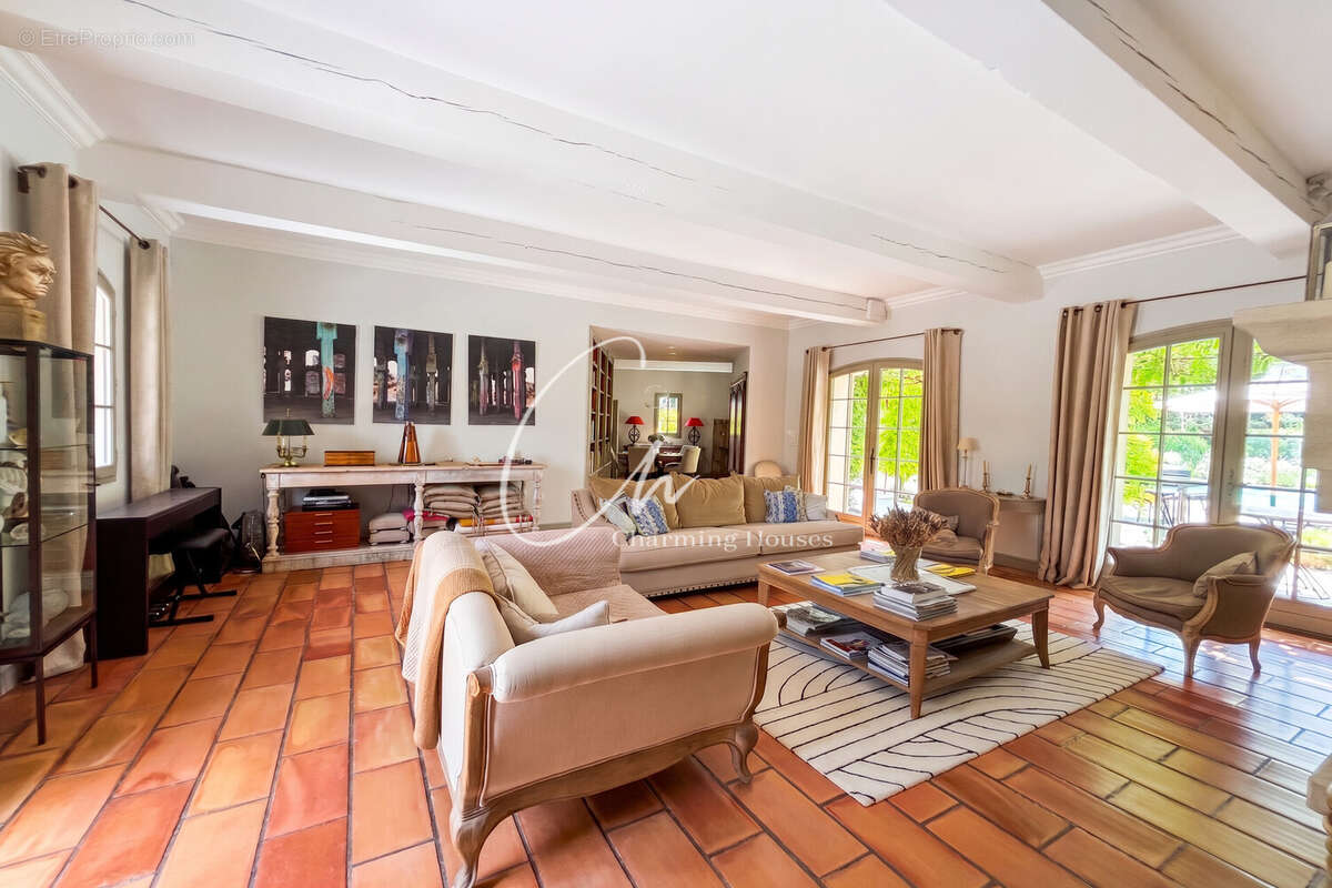 Maison 290 m² à Boulbon  - photo 4