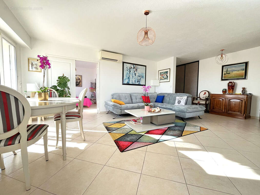 Appartement à SAINT-LAURENT-DU-VAR