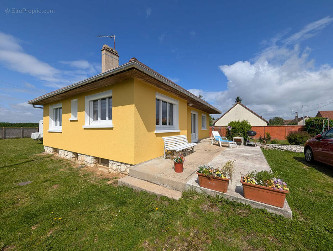 Maison à LE BOULLAY-MIVOYE