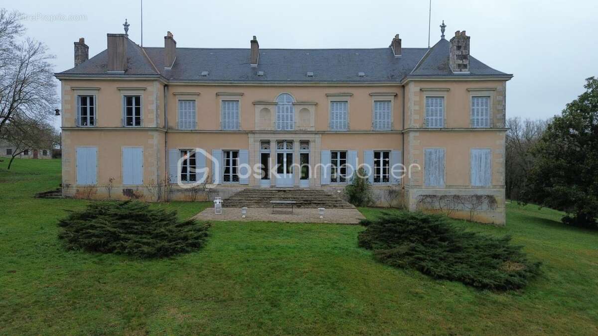 Magnifique Chateau du XIX éme , dépendances, Maison de gardien/gite, parc arboré de 9,5 hectares - photo 5