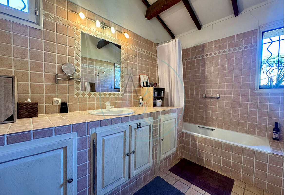 GASSIN - Villa avec piscine et studio indépendant - photo 6
