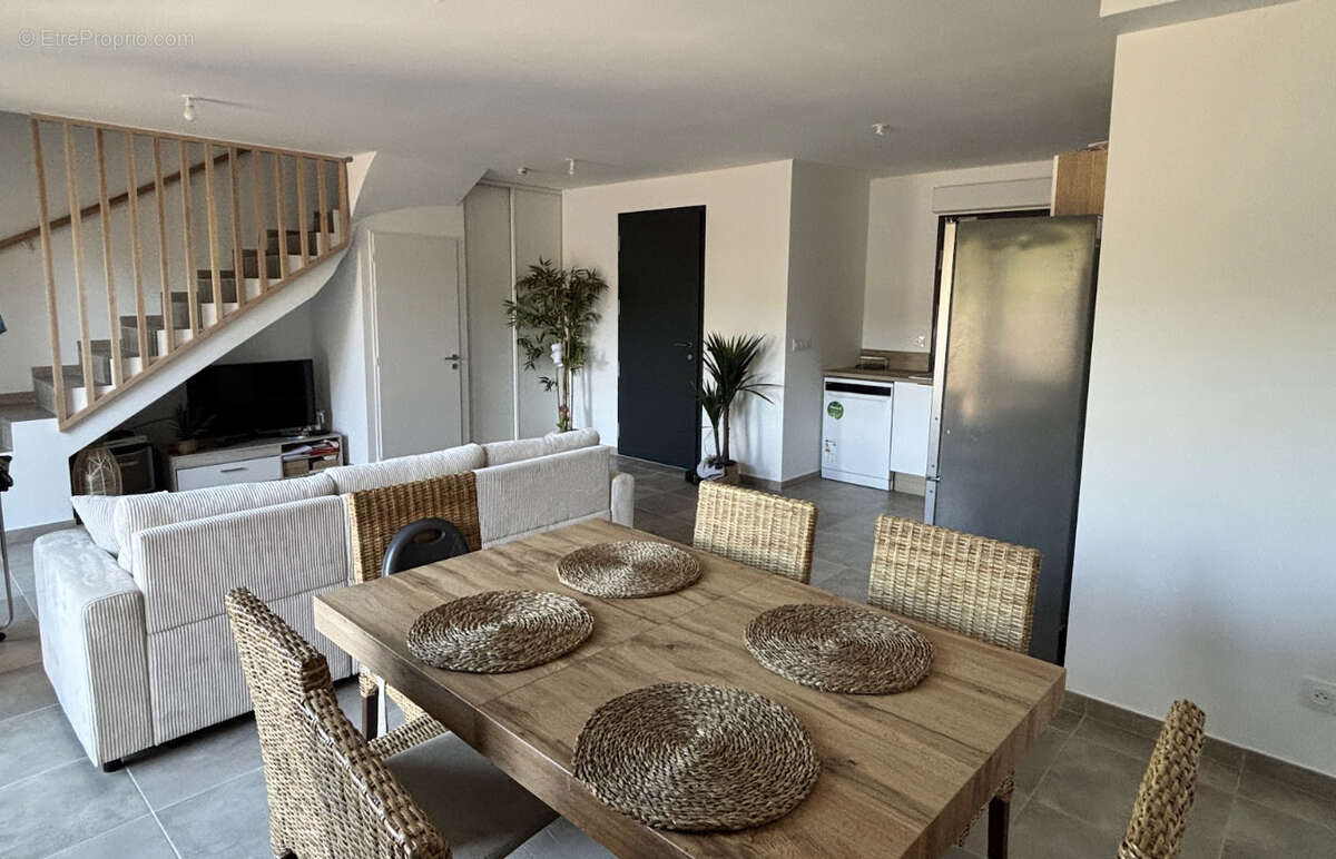 Maison à SAINT-CLEMENT-DE-RIVIERE