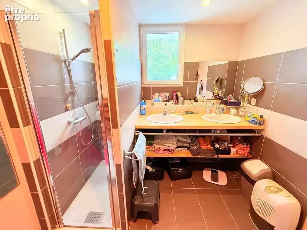 Maison spacieuse à vendre à Genouillé - photo 12
