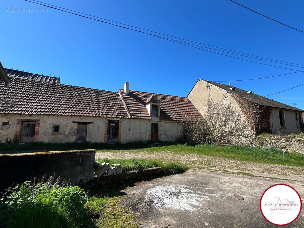 Autre à AINAY-LE-VIEIL