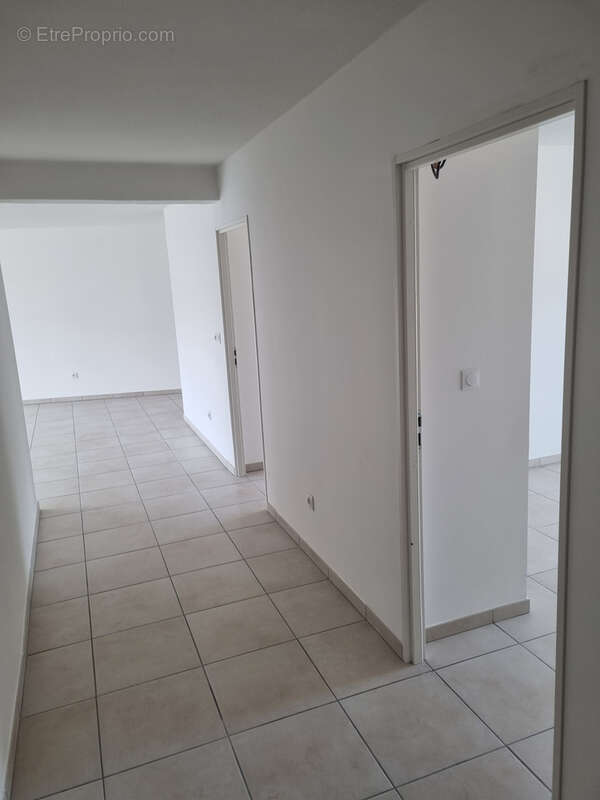 Appartement T4 de 86 m2 avec terrasse 17 m2 et garage , à Marsillargues - photo 4