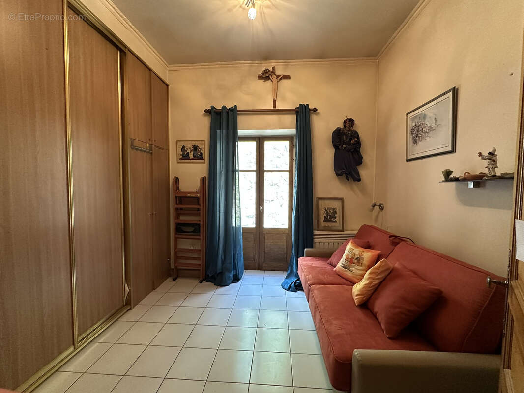 7/8 pieces dans maison de Maître avec jardin, terrasse et garages - photo 11