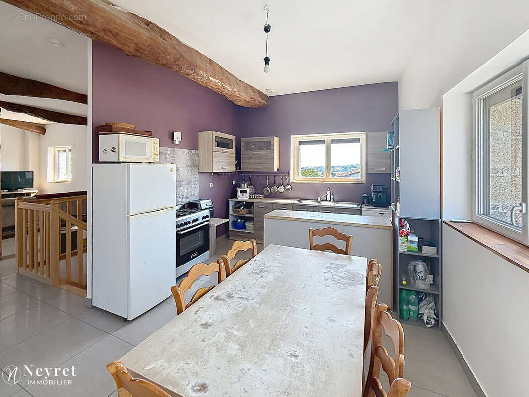 Tartaras   maison de village en pierre   env. 180 m2   4 chambres   garage 36m2 - photo 6