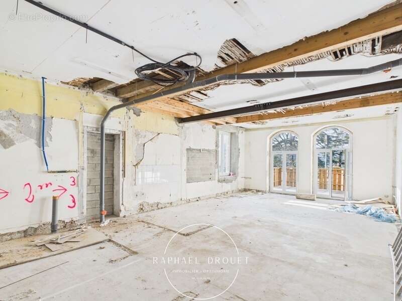 Vienne – plateau brut a amenager avec terrasse, jardin et stationnement - photo 4
