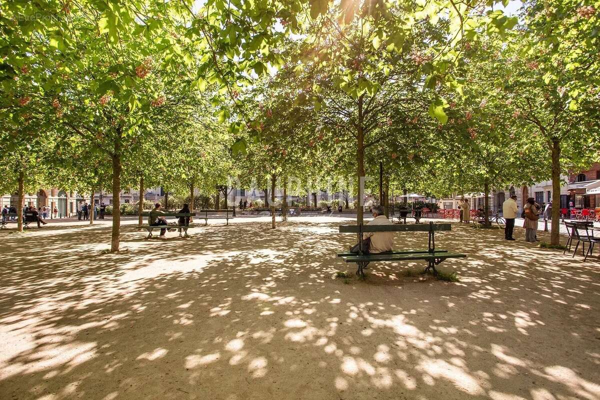 Appartement à PARIS-1E