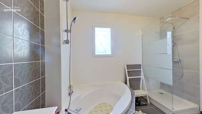 Maison à LA CHAPELLE-DE-GUINCHAY