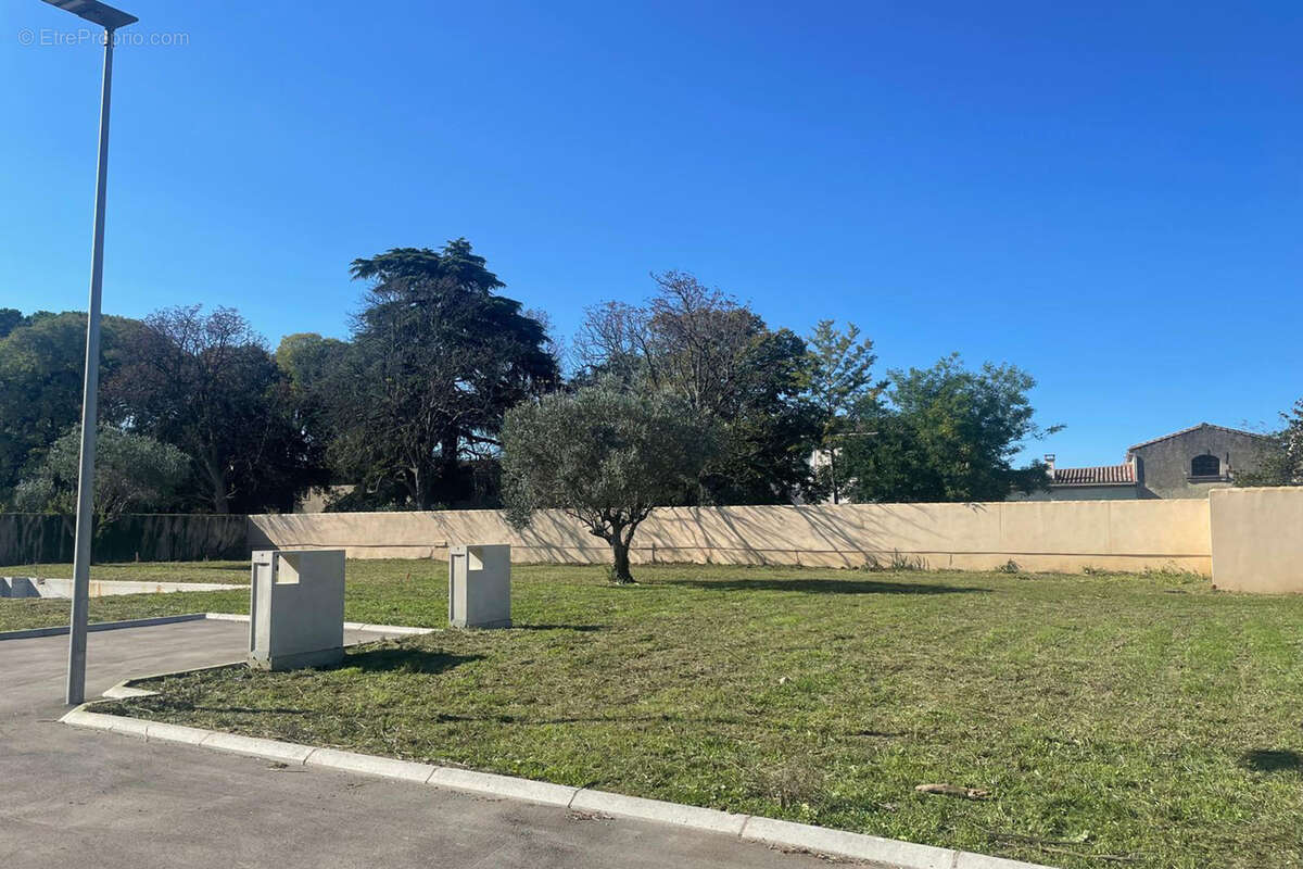 Terrain à LUNEL-VIEL