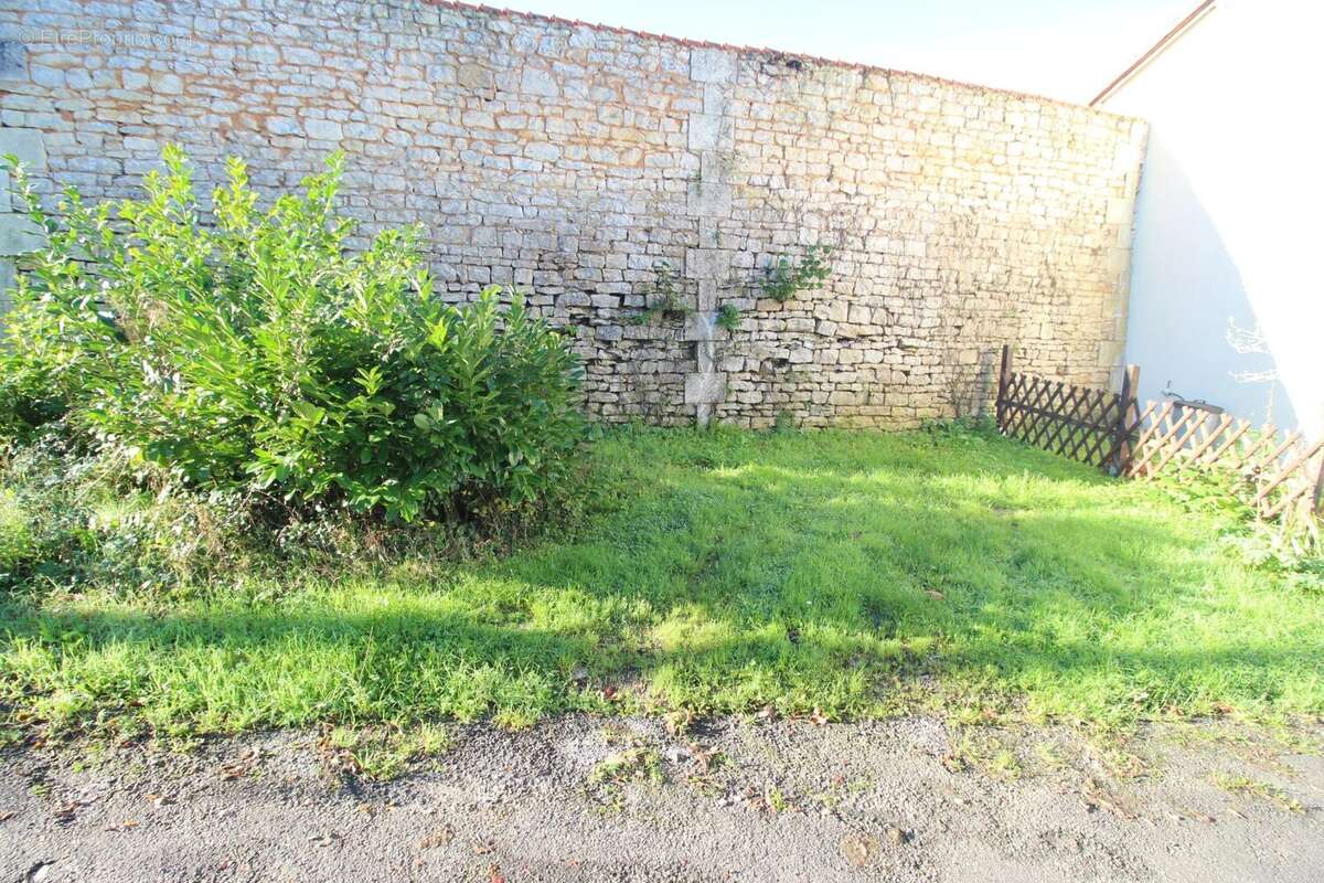 Maison à CELLEFROUIN