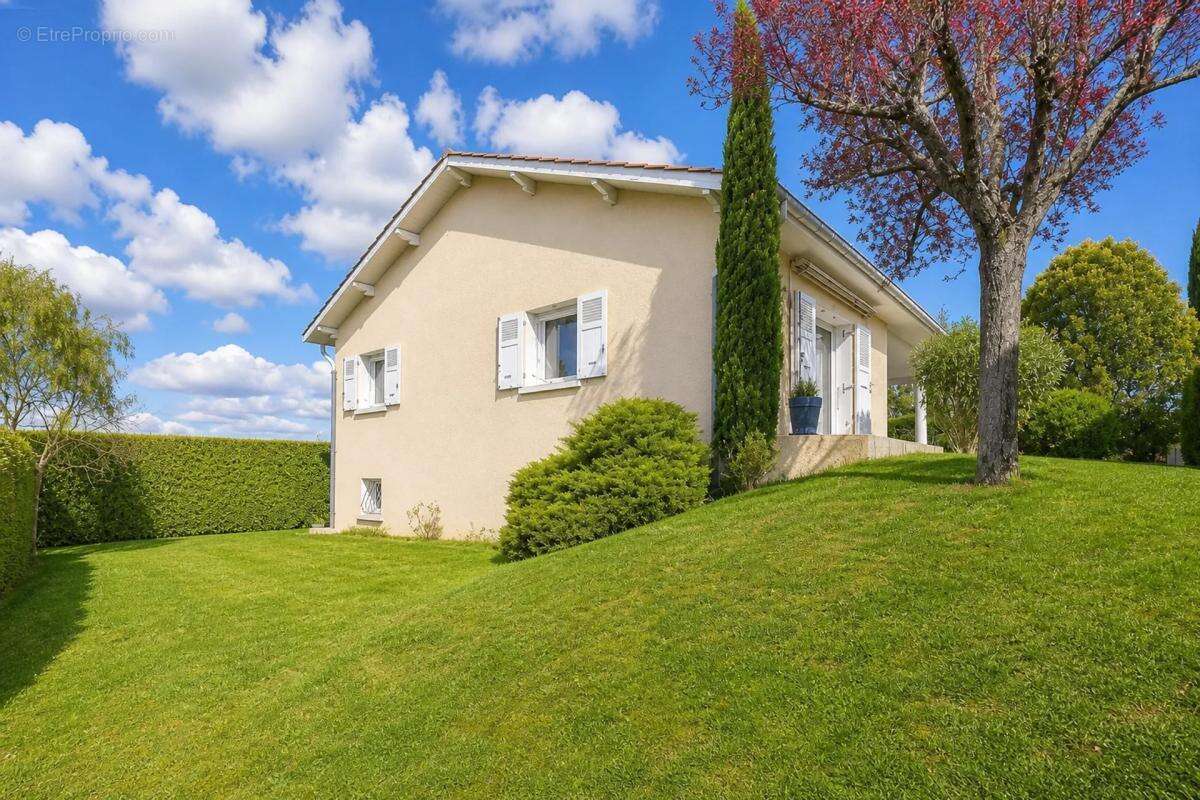 Charmante maison avec piscine à Saint-Laurent-de-Mure - photo 11