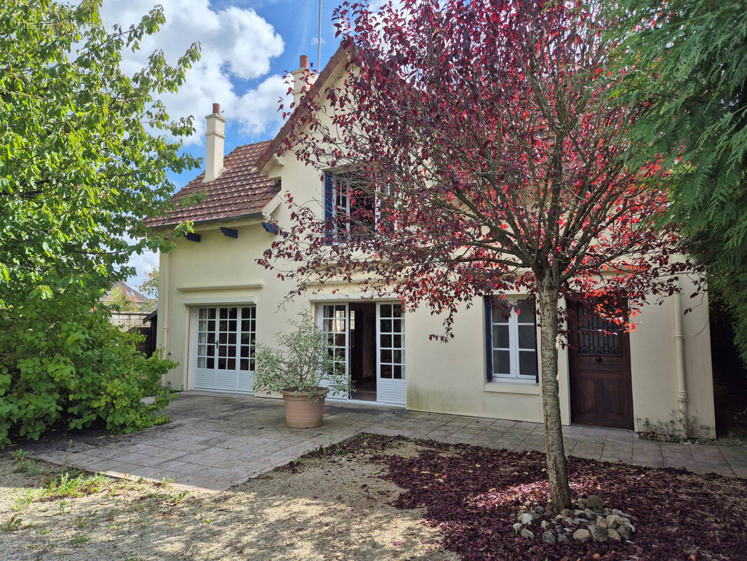 Maison à SAINT-PIERRE-LES-NEMOURS