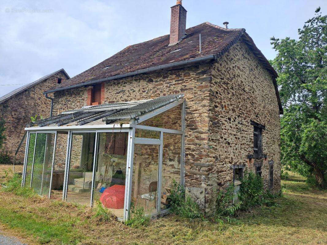 Maison à SEGUR-LE-CHATEAU