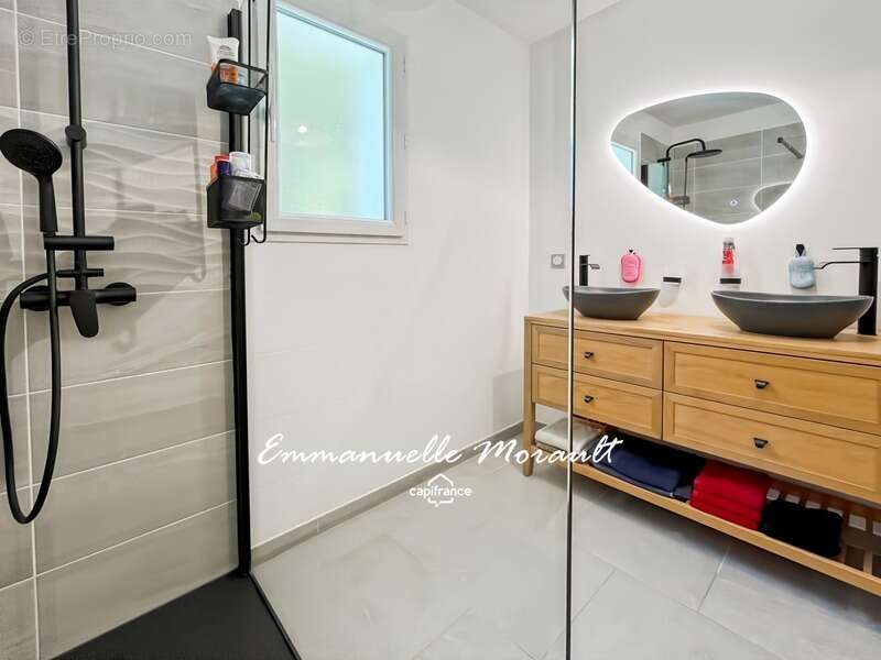 Maison à BAGNOLS-EN-FORET