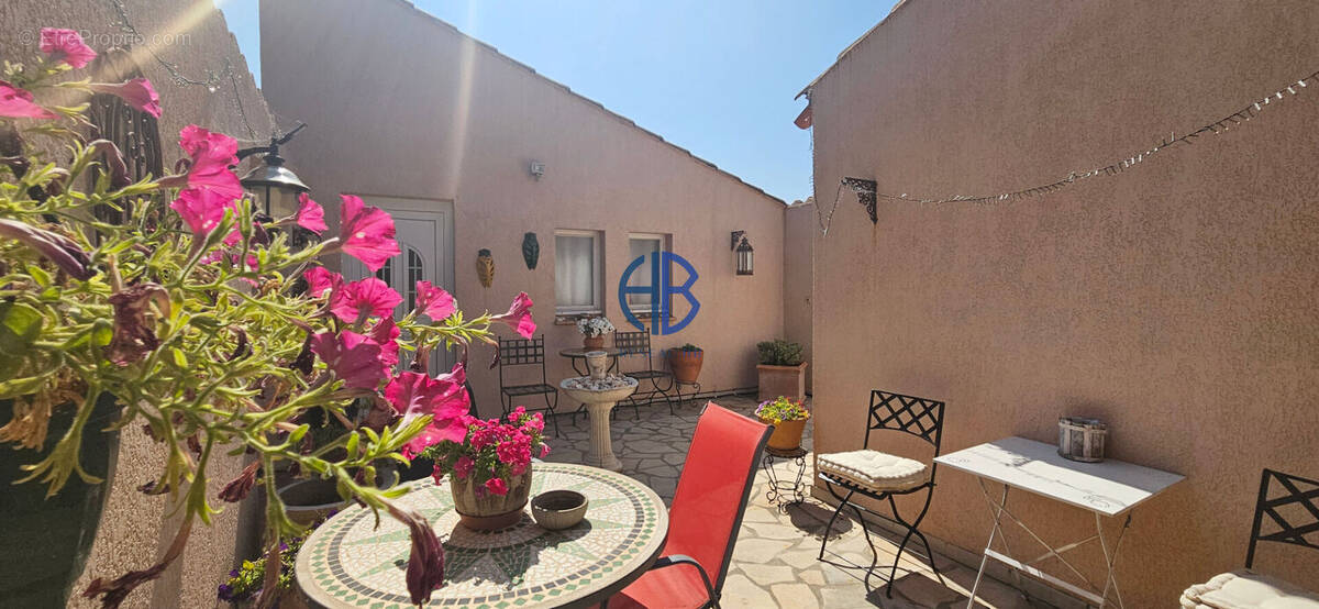 Maison à MONTADY