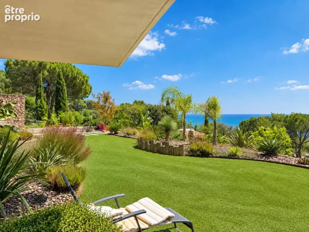 Saint-Clair Sud  Villa contemporaine d'exception avec piscine, jacuzzi et panorama spectaculaire sur la Méditerranée. - photo 4