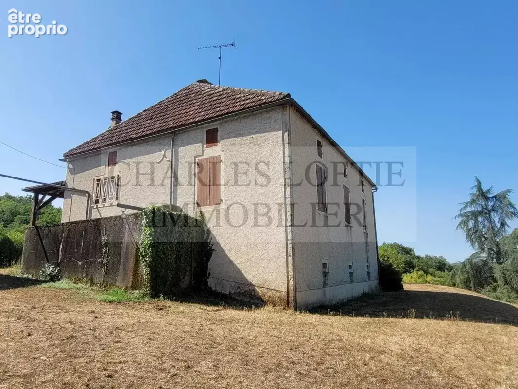 Ancien corps de ferme avec dépendances et terrain de 6200 m2, proche de Puy-l’Evêque - photo 4