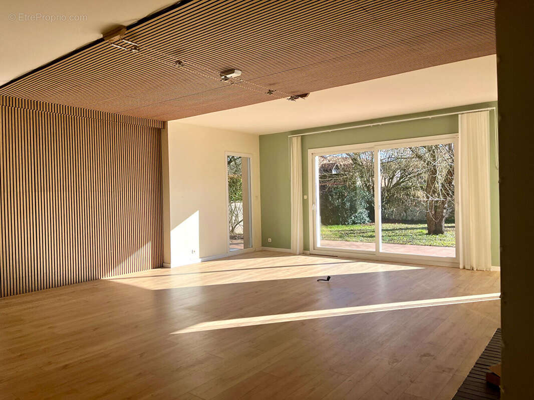 Maison à FEUCHEROLLES