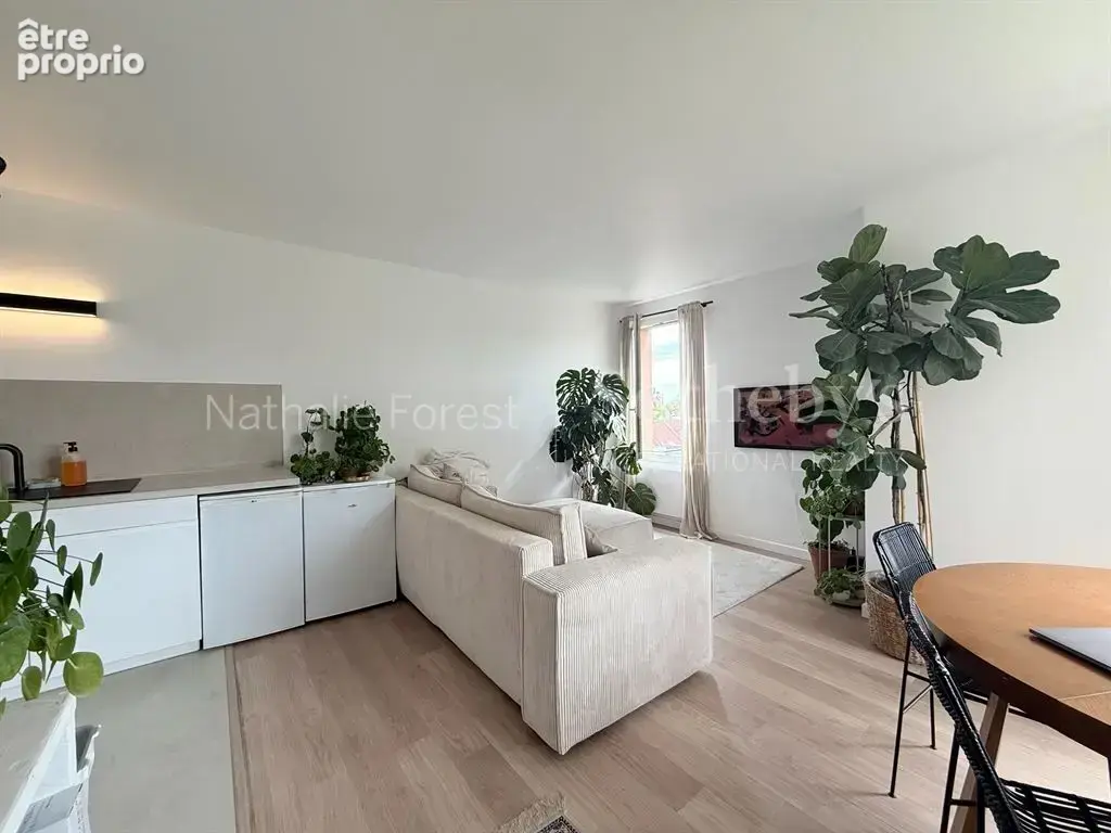 T2 entièrement rénové – Terrasse 28 m² plein Sud – Garage inclus – Tram Saint-Maur - photo 2
