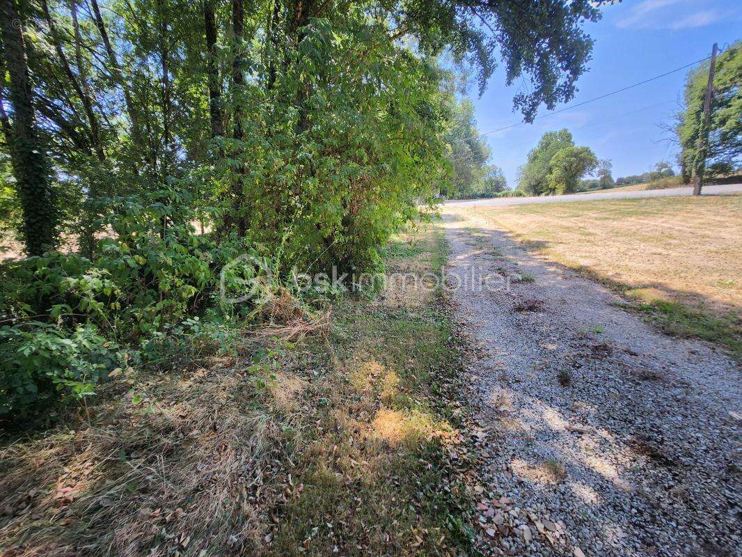 Terrain de 1 479 m² avec garage récent en partie constructible – Ménigoute - photo 5