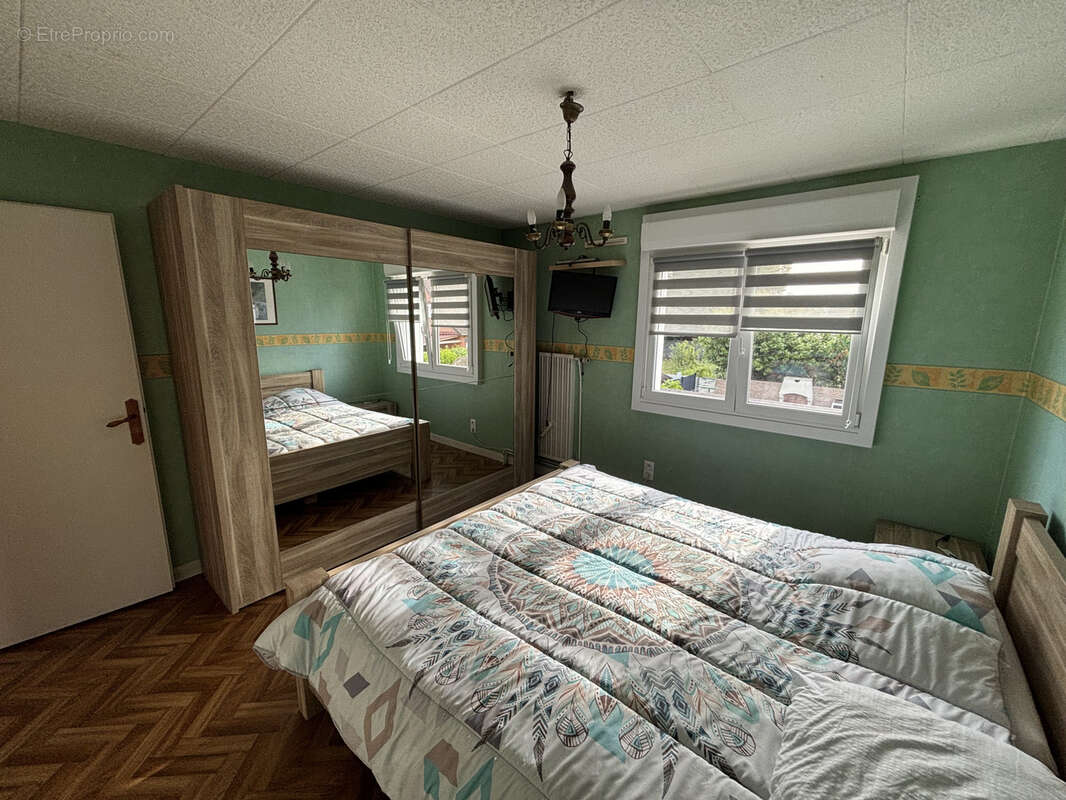 Petite-Synthe centre: maison de ville, pièce de vie de 50m2, 3 chambres, dressing, jardin et garage. - photo 8