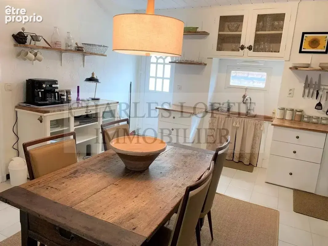 Maison de village pleine de charme avec dépendances, cour intérieure et terrasse  à deux pas des commerces - photo 11