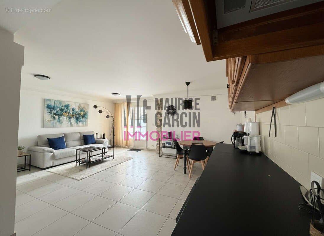 Appartement à PERNES-LES-FONTAINES