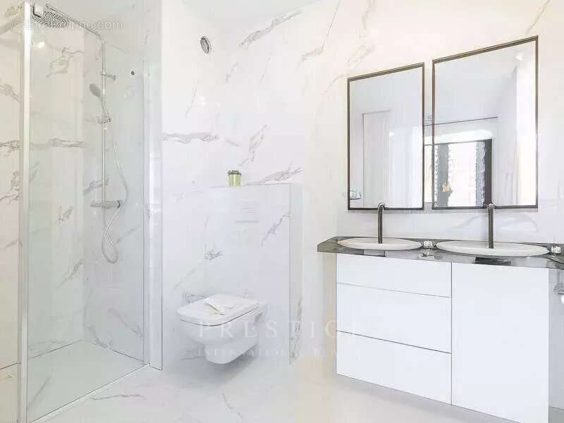 Appartement à SAINT-LAURENT-DU-VAR