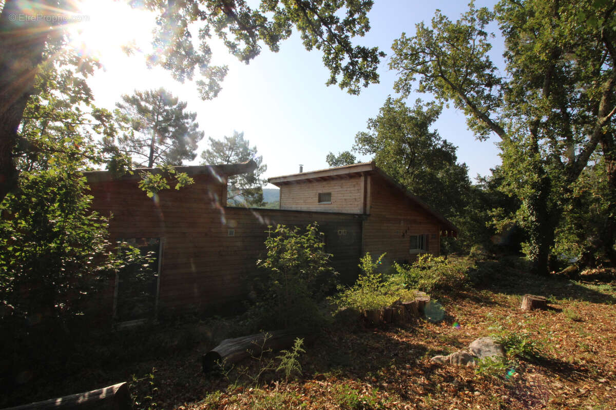Charmante maison en bois de 98 m2 sur un terrain de 2800 m2. - photo 37
