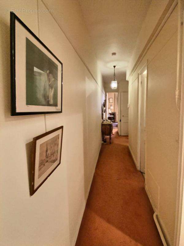 Appartement à PARIS-16E