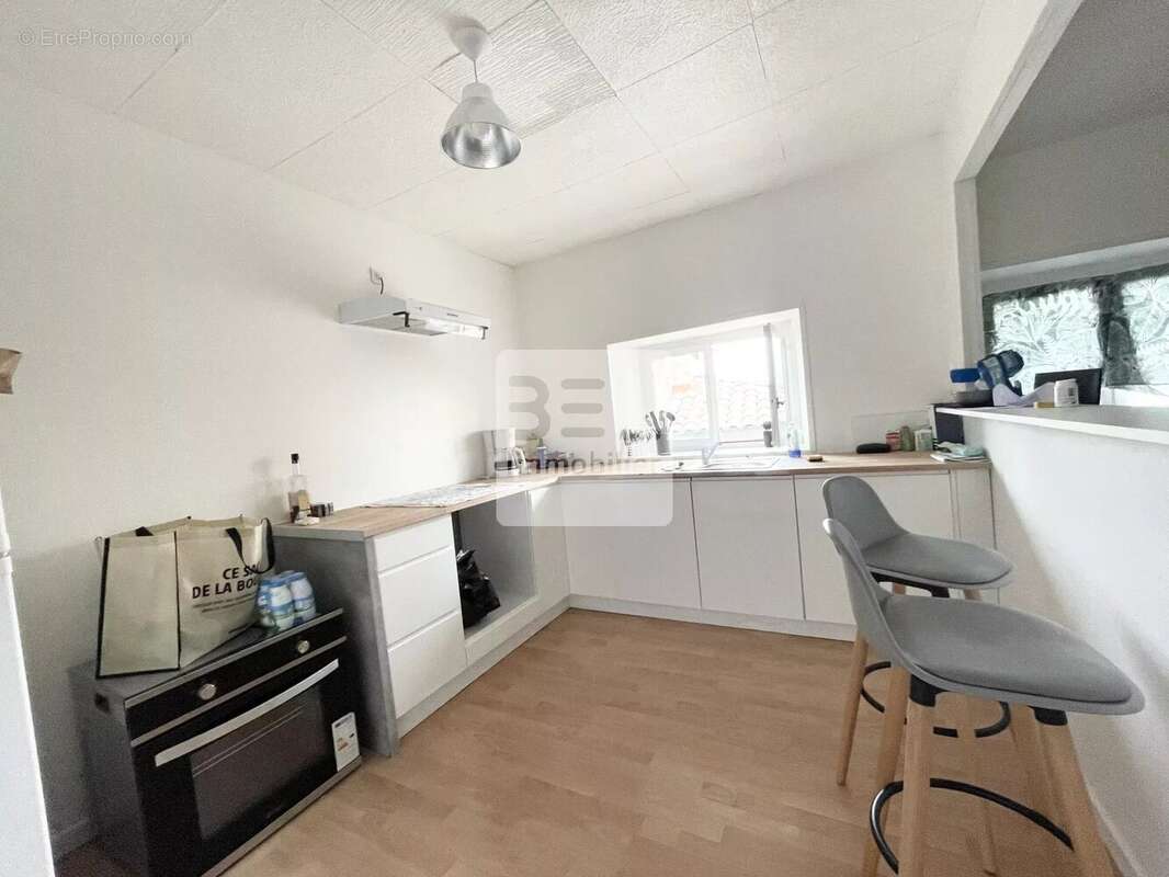 Appartement à BAGNOLS-SUR-CEZE