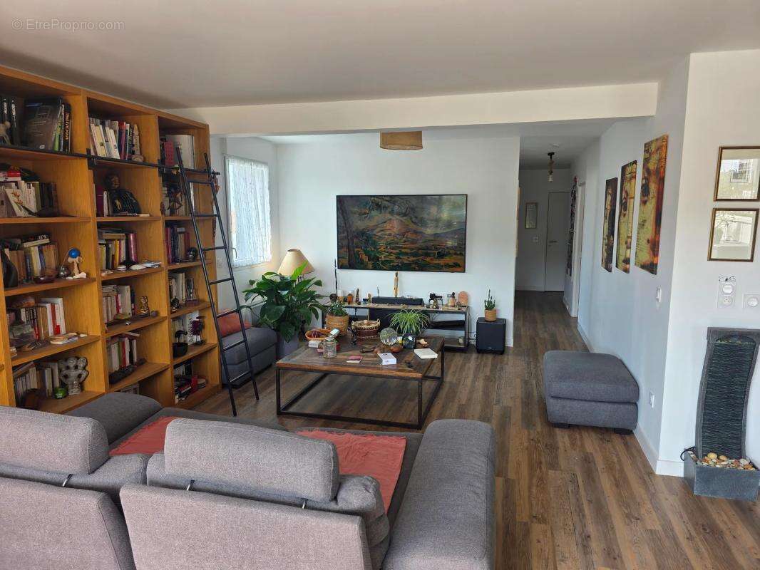 T4 98 m2 · Dernier étage · Terrasse 42 m2 plein sud · DPE A - photo 2