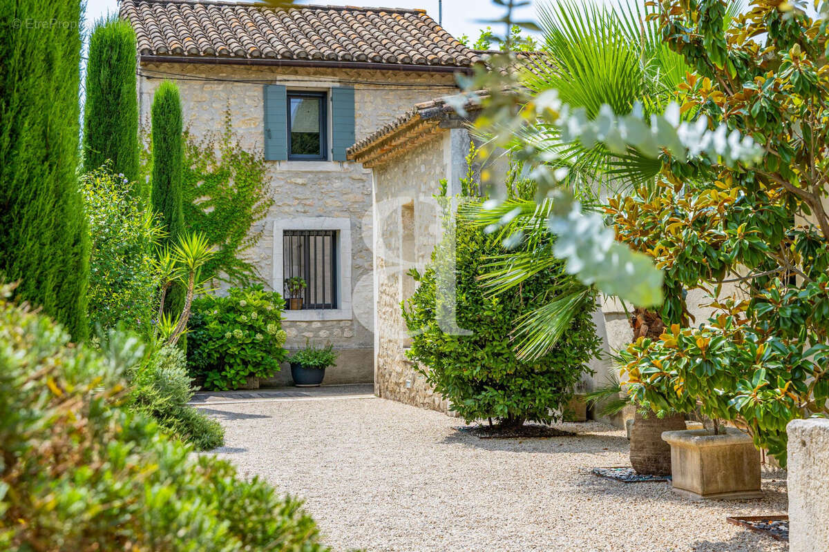 Maison 252 m² à Saint-Remy-De-Provence  - photo 4