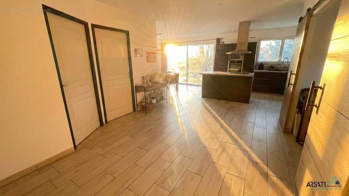 Maison à MEZIERES-SUR-COUESNON